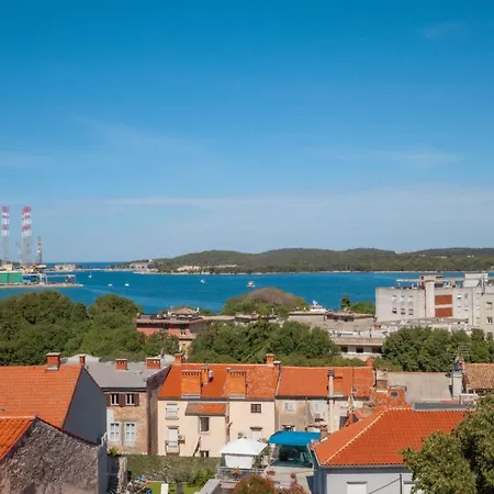 Apartment One Bedroom With Sea View *